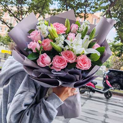 沈阳11朵戴安娜粉玫瑰百合，与你一起追逐梦想